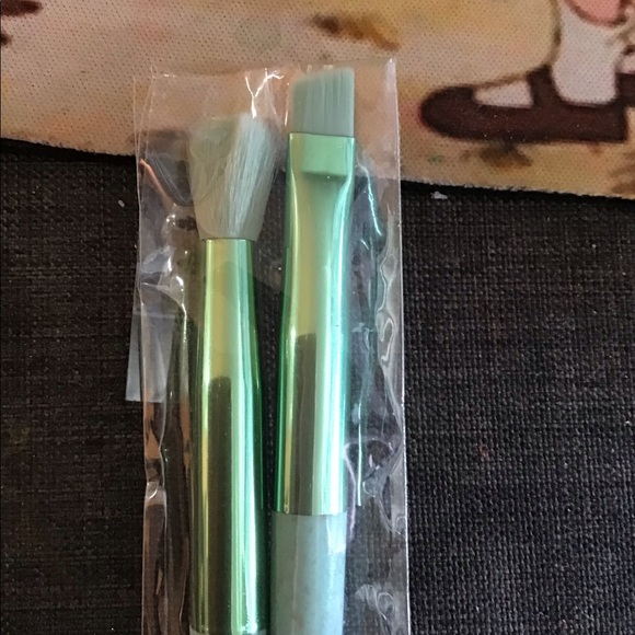 Elaina Badro Contour and Devine Brushes and LUXIE Large Shader - Picture 3 of 3